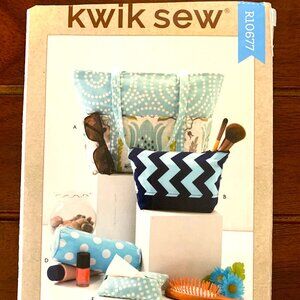Kwik Sew Pattern #R10677 Misses Bags and Accessories